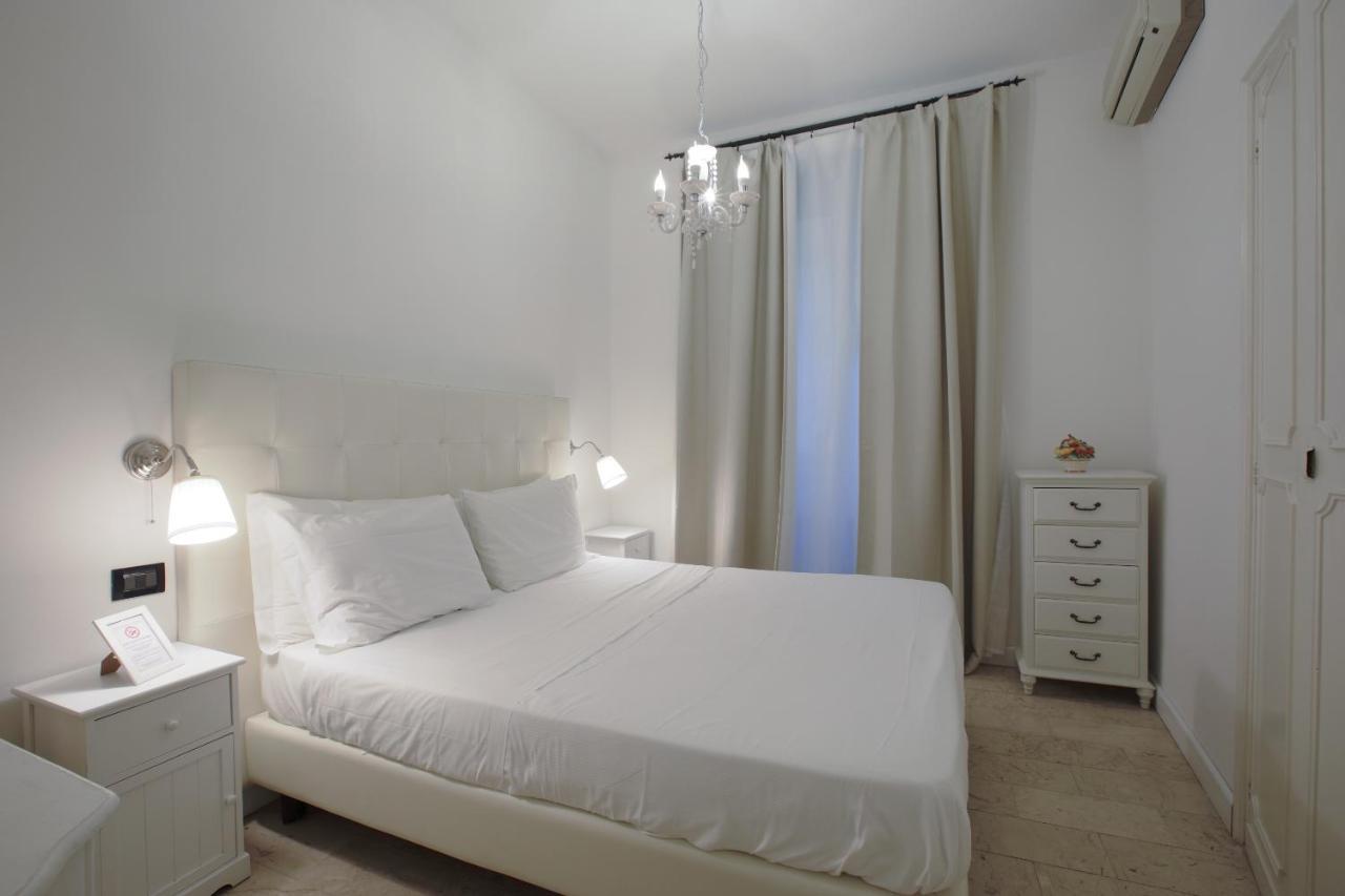 Double Room with Private External Bathroom,718625539:JPEG