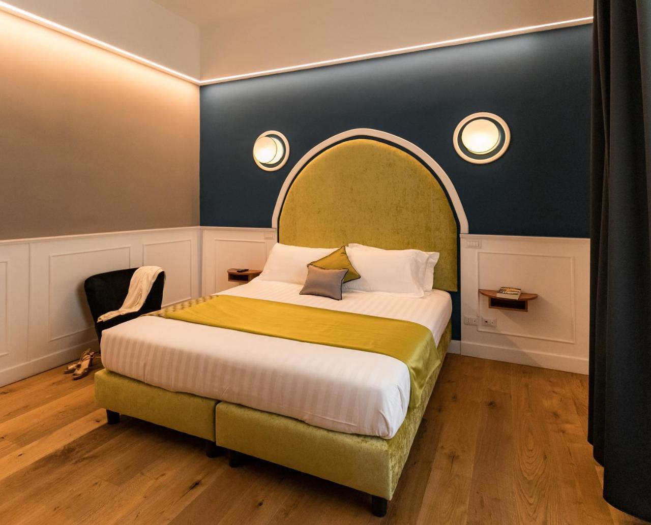 Deluxe King Room,724245493:JPEG