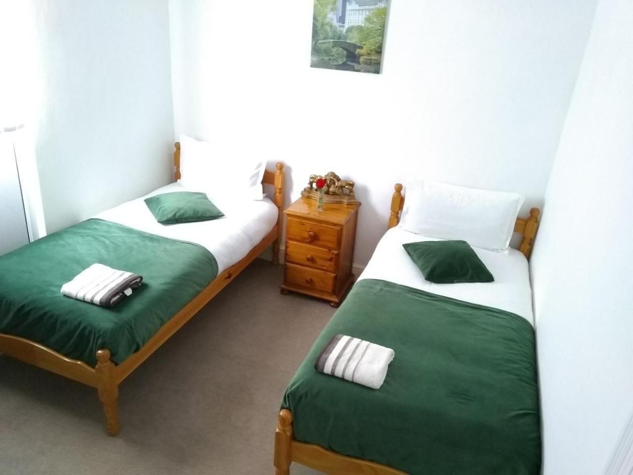 Standard Twin Room with Shared Bathroom