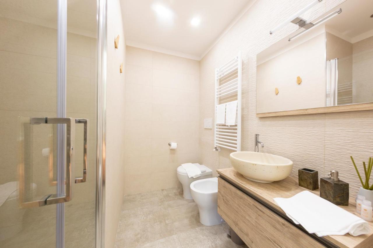 Double or Twin Room with Private Bathroom,735984904:JPEG