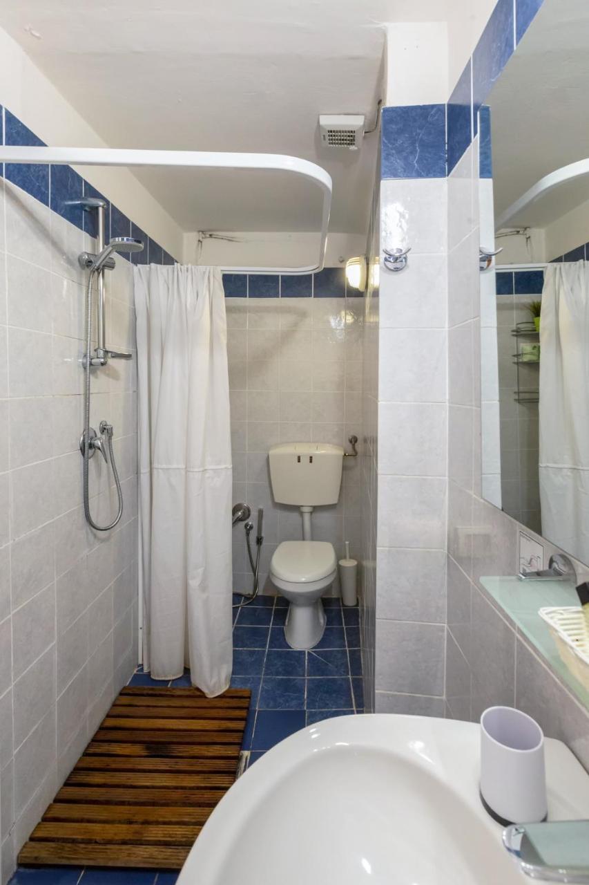 Basic Double Room Private External Bathroom,736561303:JPEG