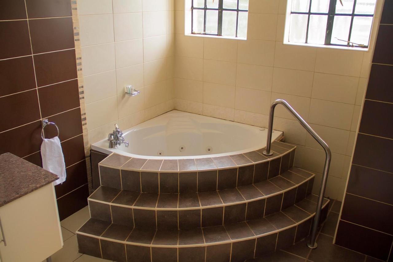 Deluxe King Room with Balcony and Jacuzzi