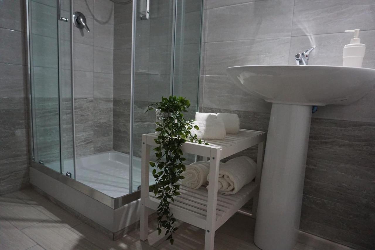 Double Room with Private Bathroom,754370230:JPEG