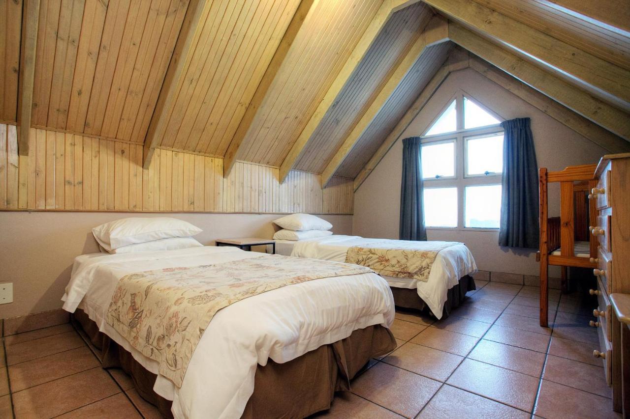 Family Room with Balcony,754596451:JPEG