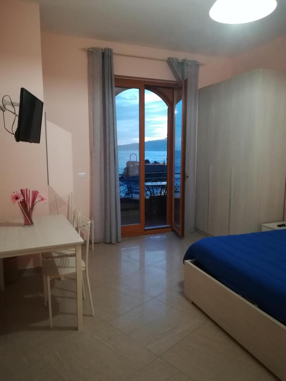 Deluxe Triple Room Sea View
