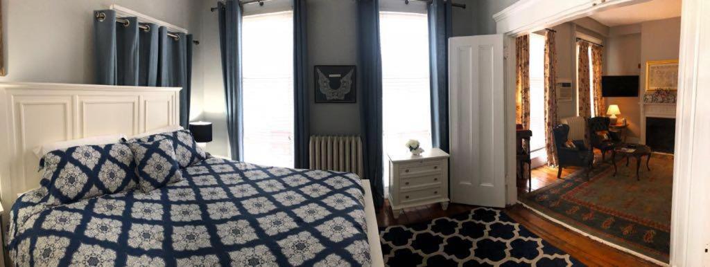 Deluxe King Suite
