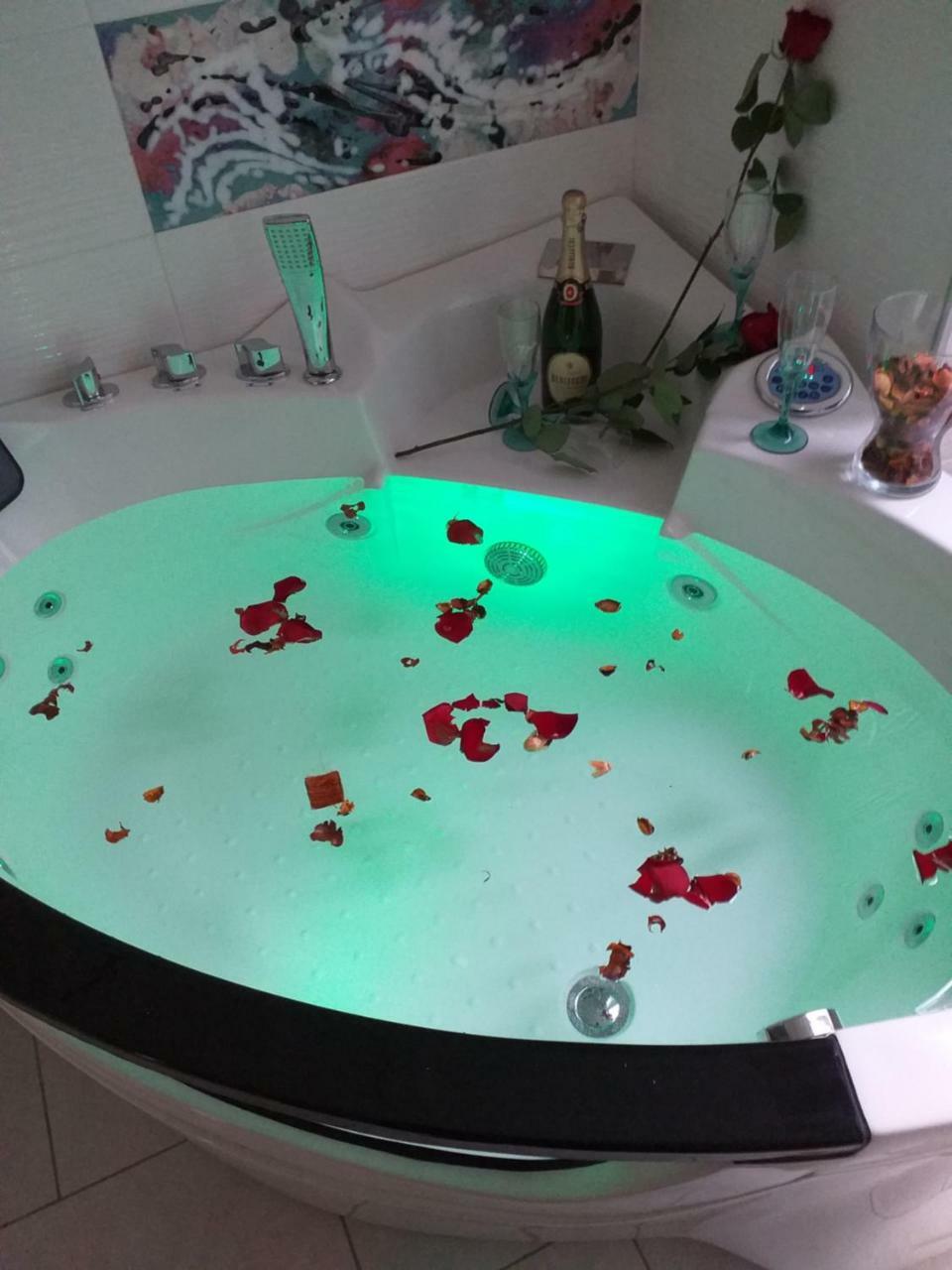 King Room Spa Bath