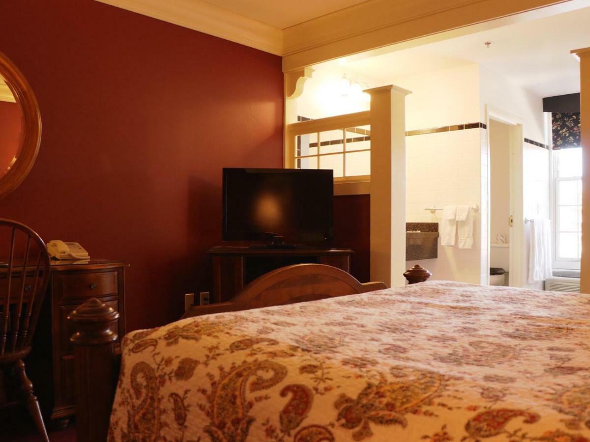 Queen Room