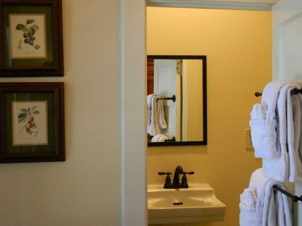 Queen Room,1009989691:JPEG