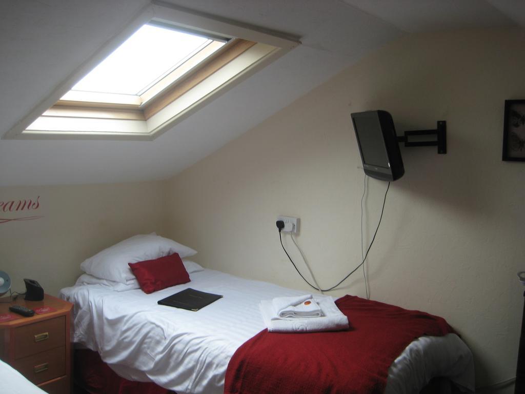 Twin Attic Room