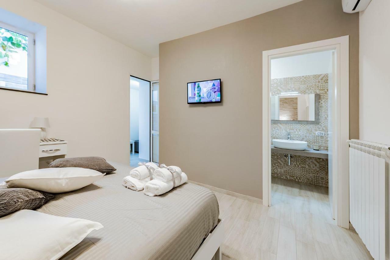 Suite with Hot Tub,805289703:JPEG