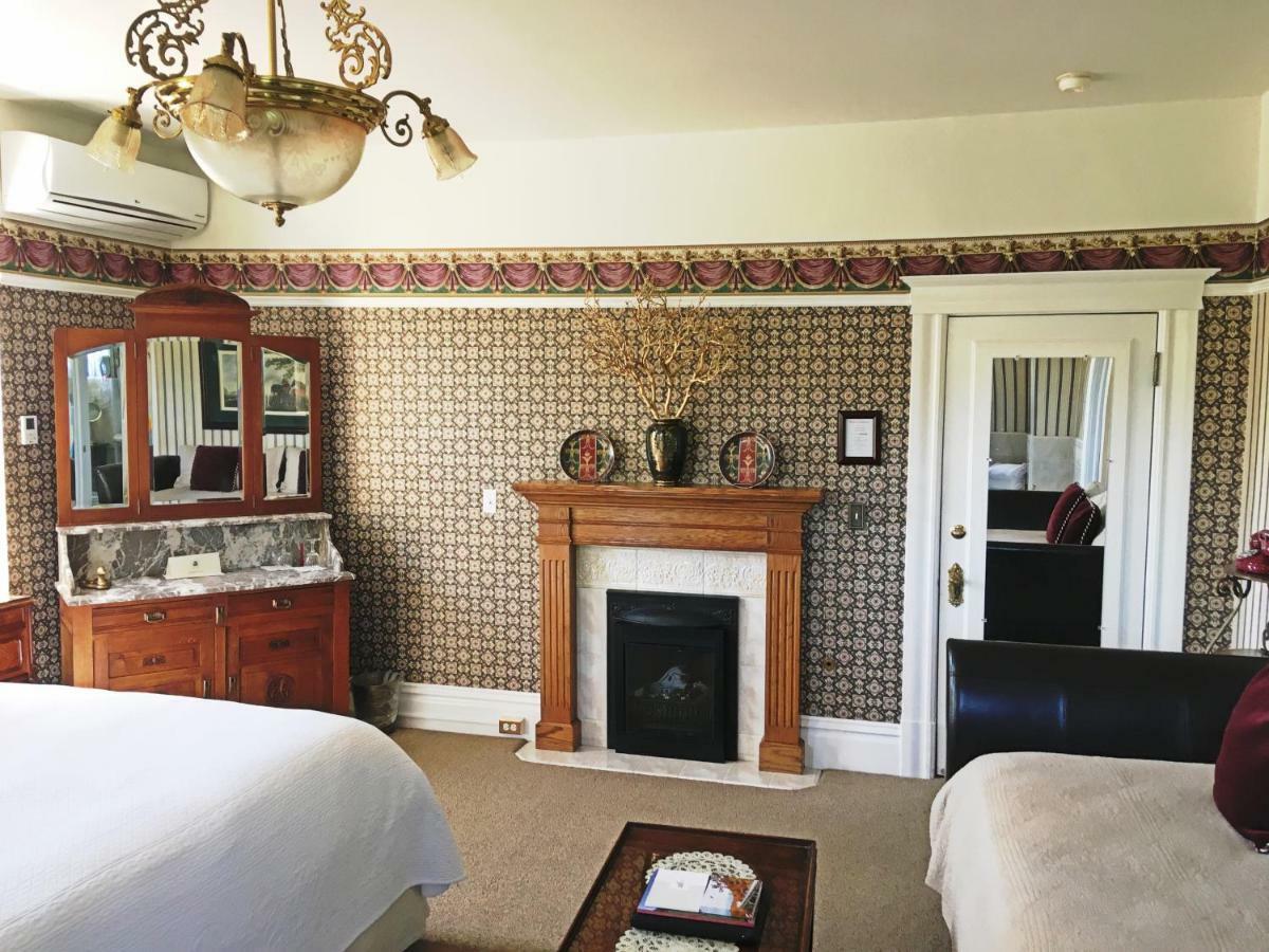 Deluxe King Suite