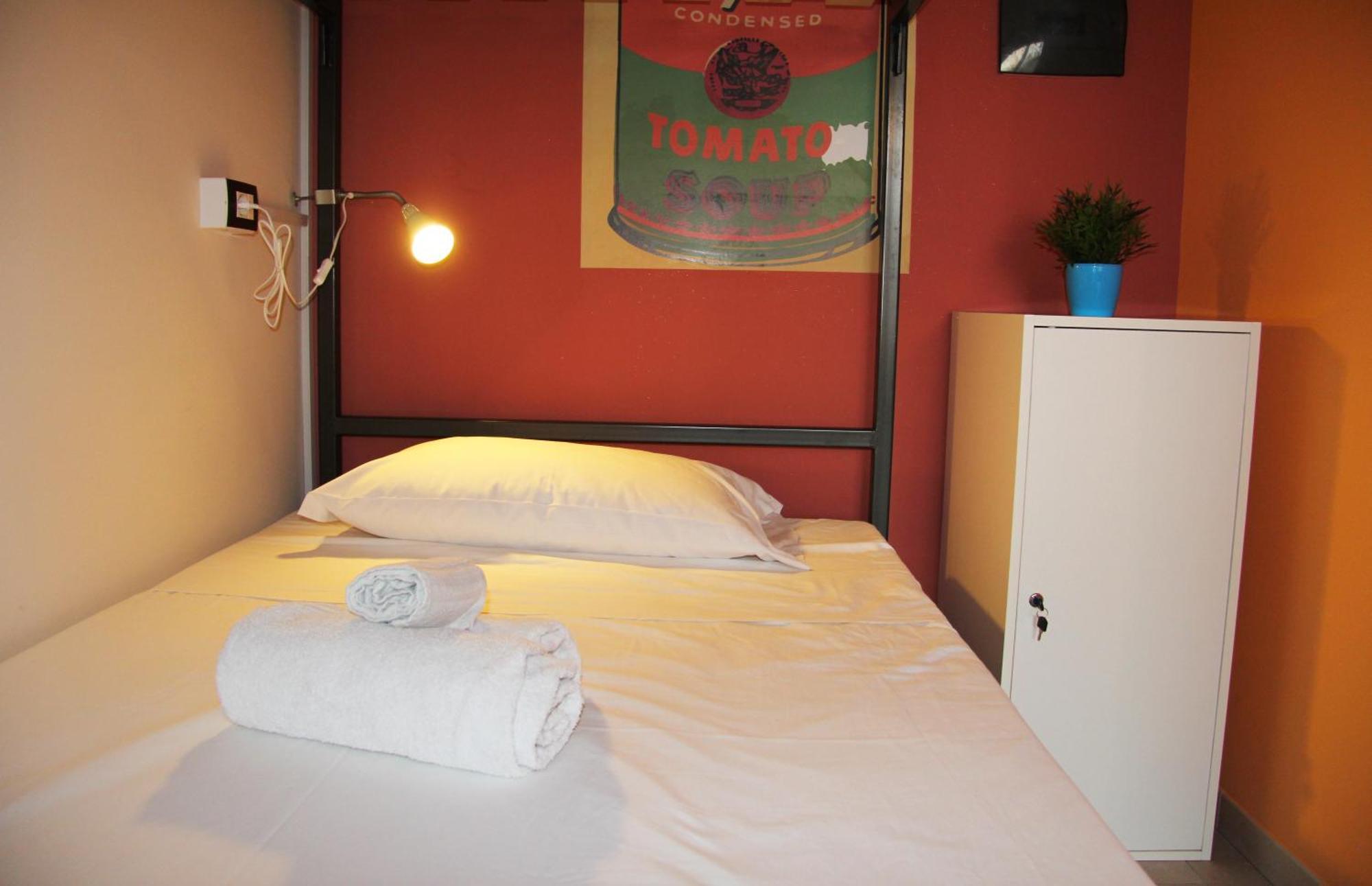 Single Bed Male Dormitory Room,815054120:JPEG