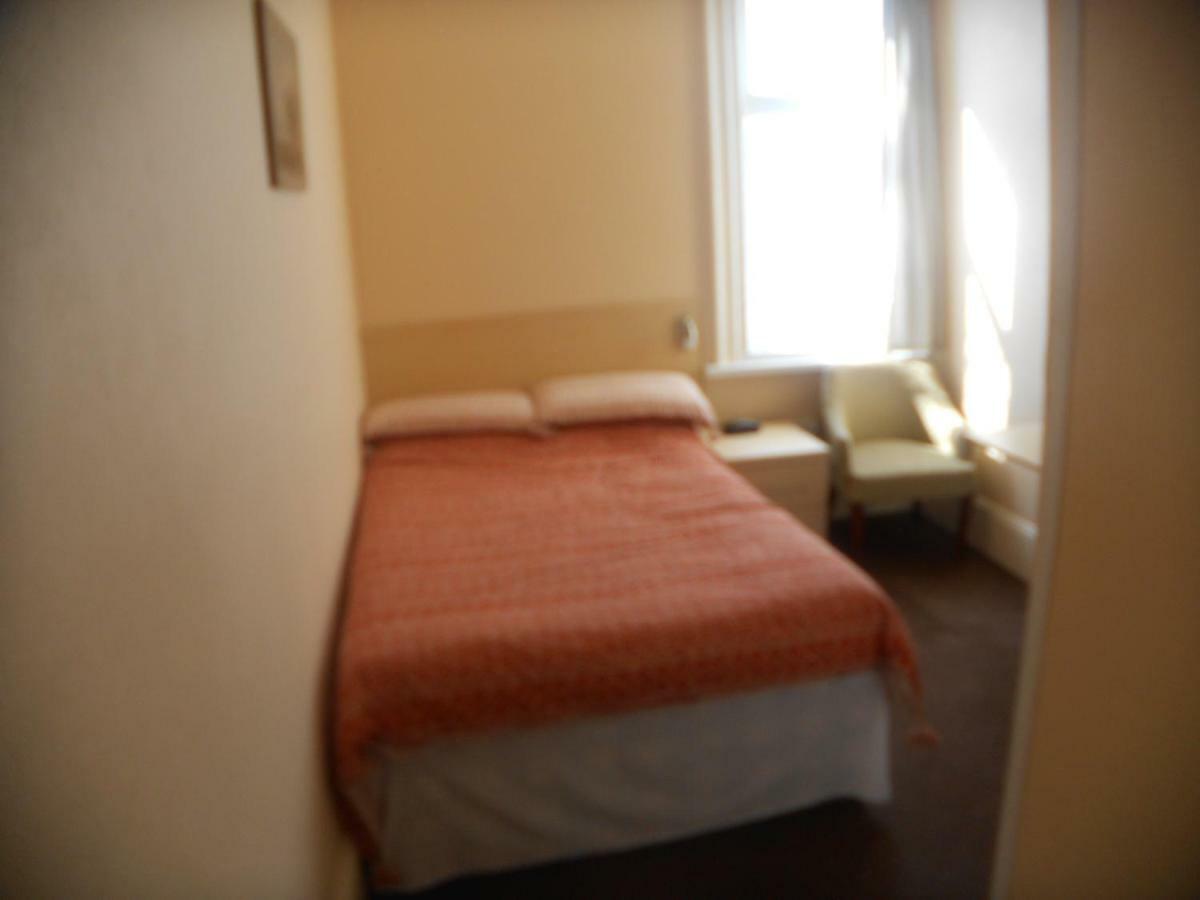 Budget Double Room,818648660:JPEG