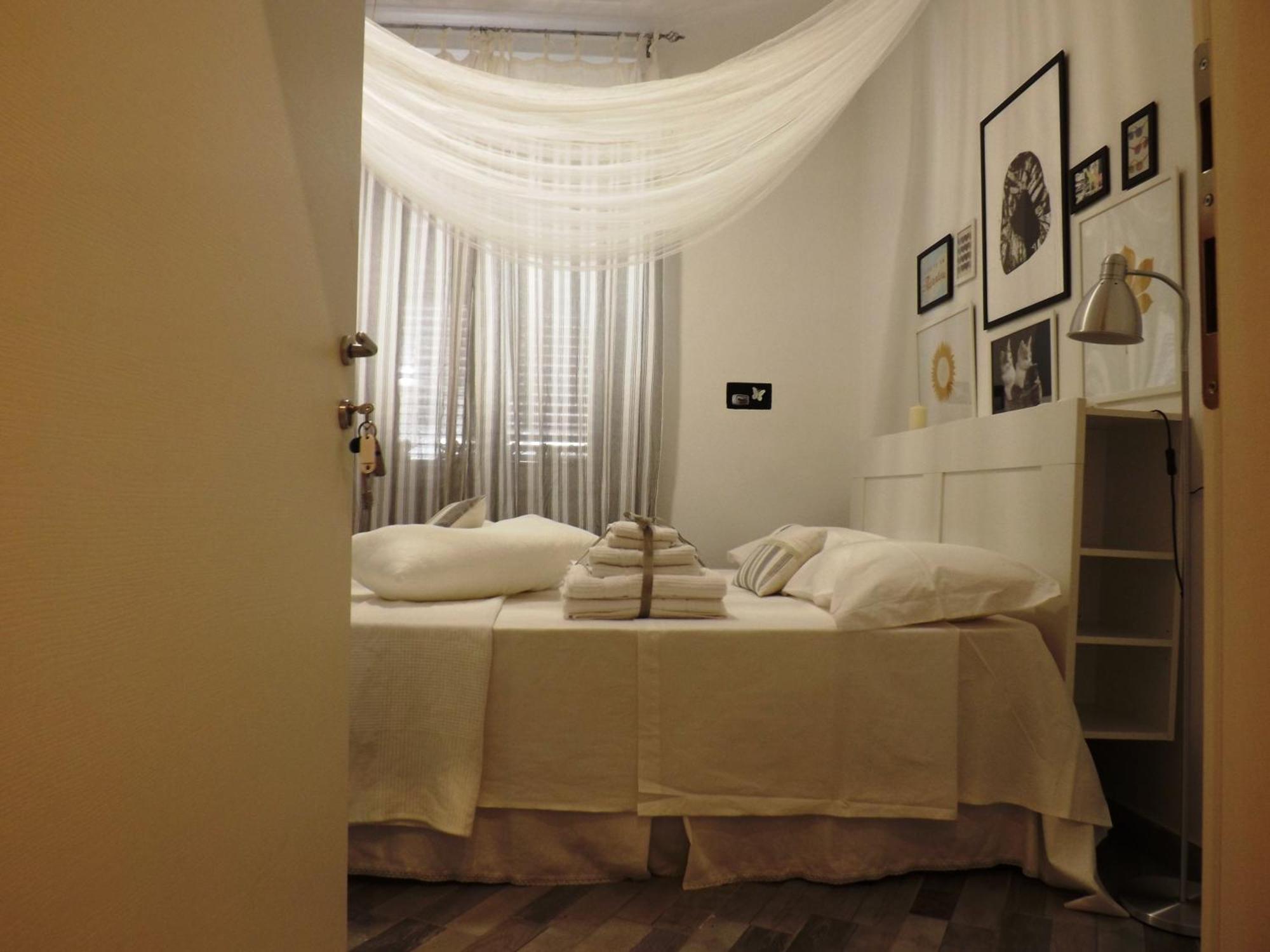 Deluxe Double or Twin Room,892677523:JPEG