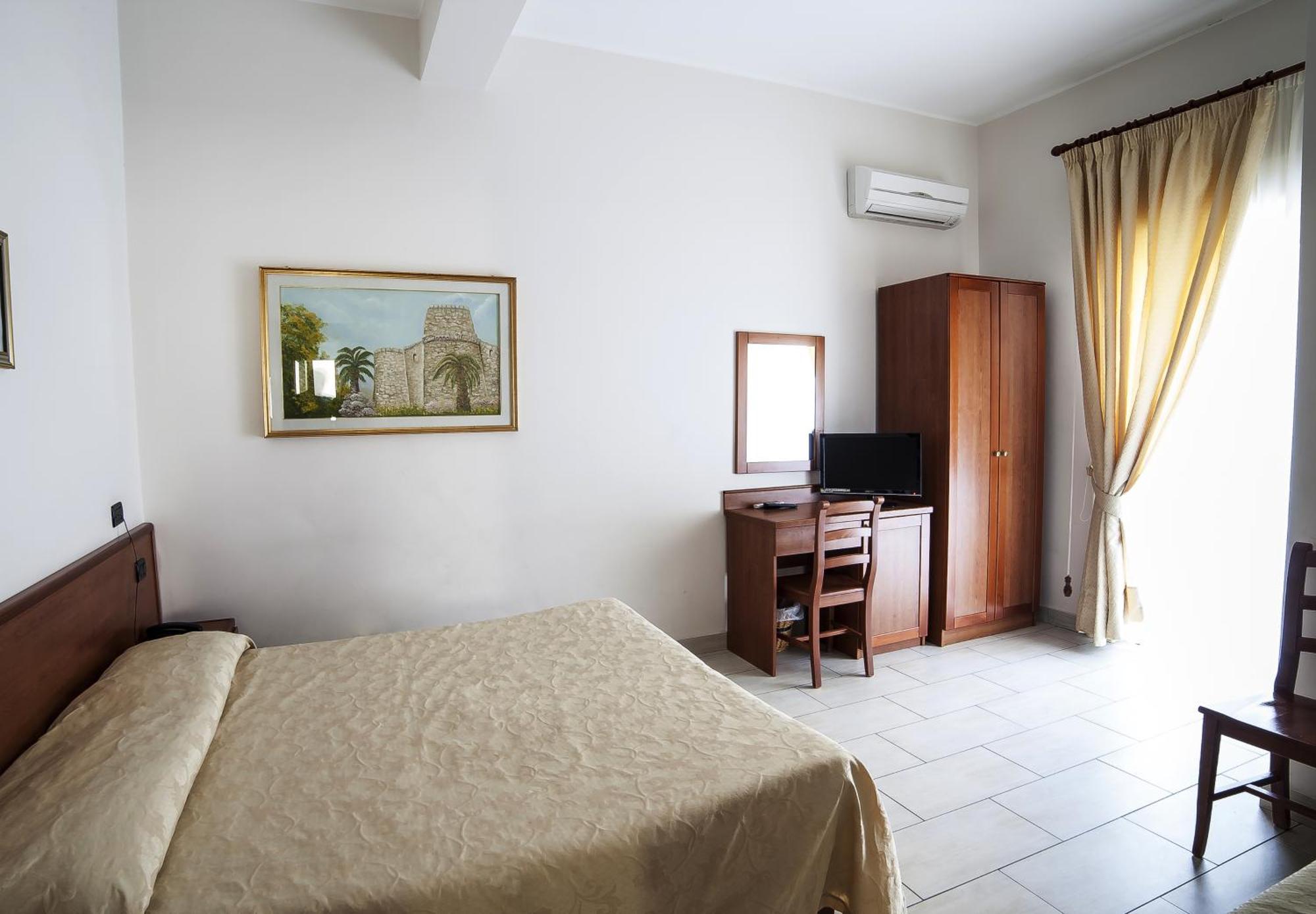 Triple Room,823305428:JPEG