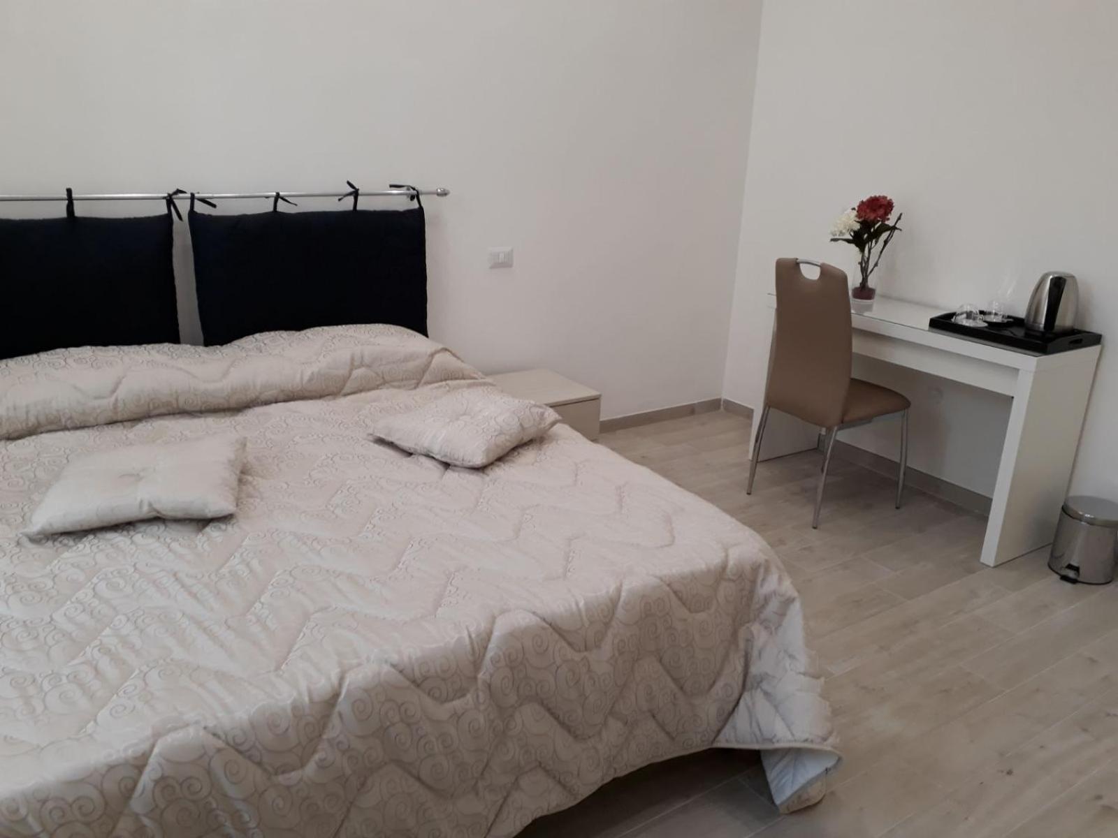 Double Room with Private Bathroom,891673687:JPEG