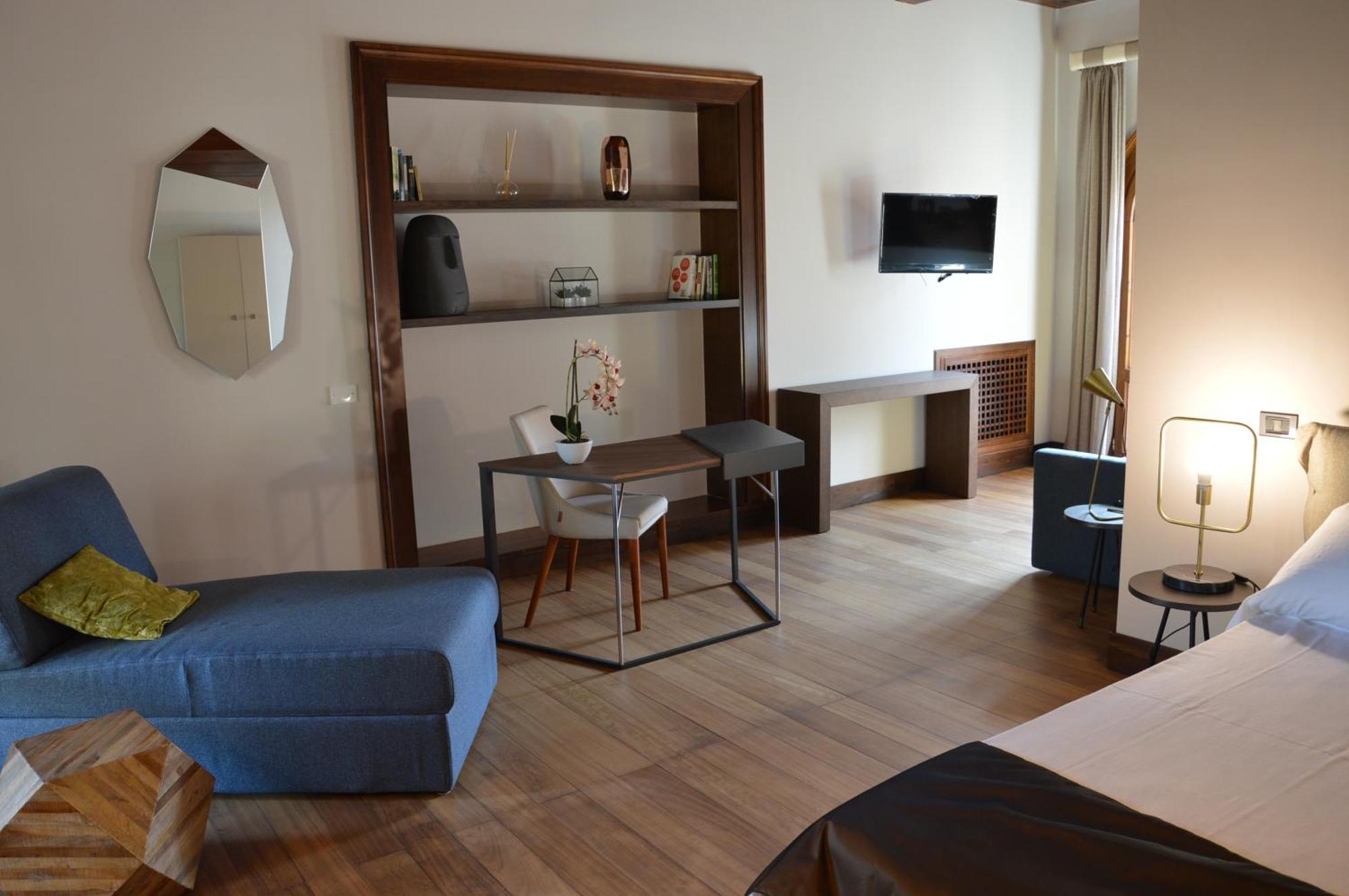 Deluxe Junior Suite,891664852:JPEG