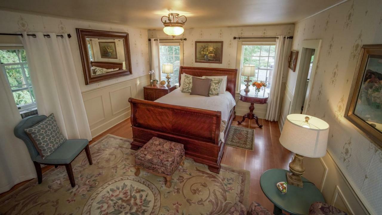 Deluxe Queen Room with River View (English)