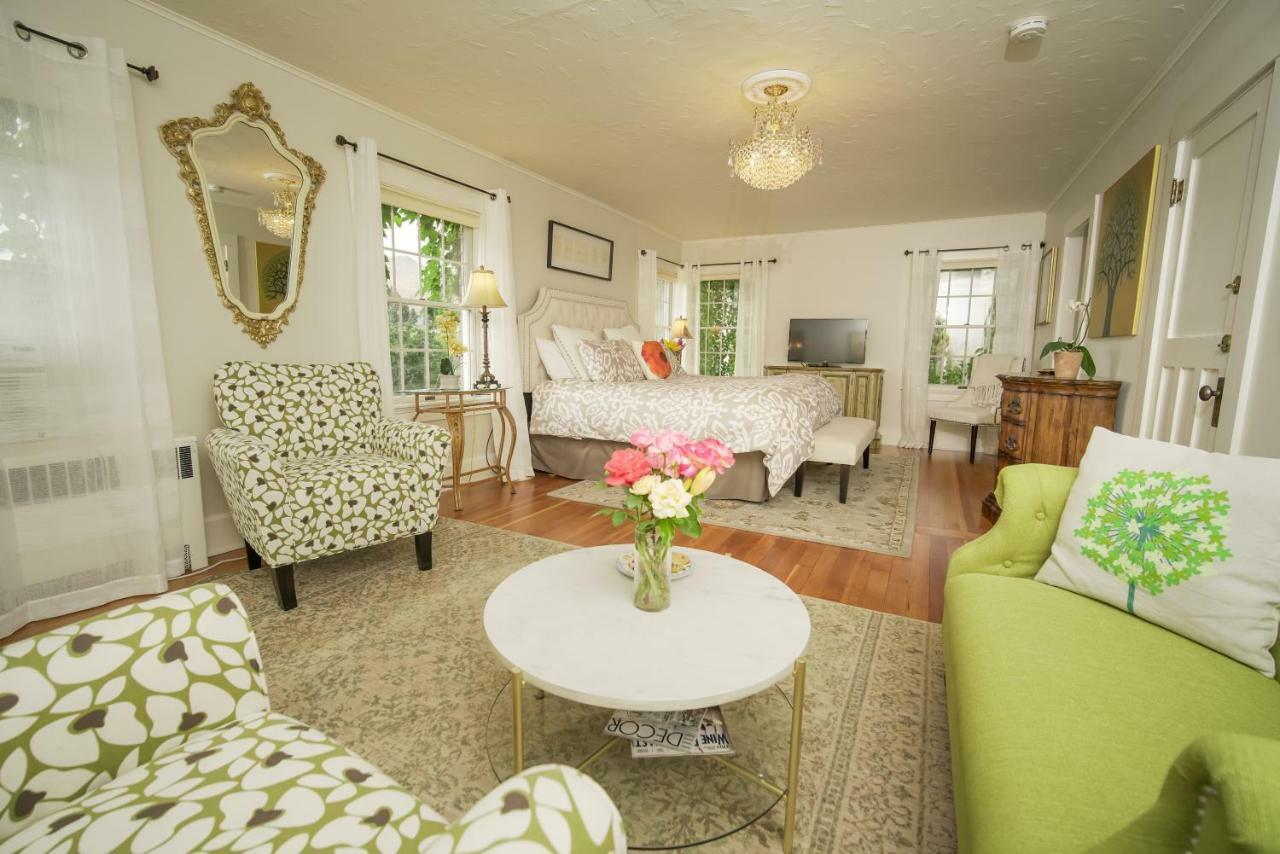 King Suite with Garden View (Garden)