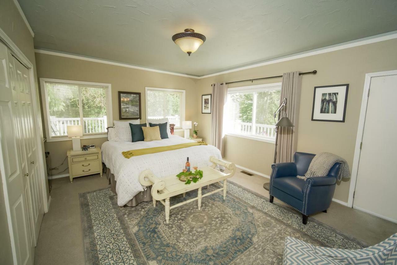 King Room with River View (River)