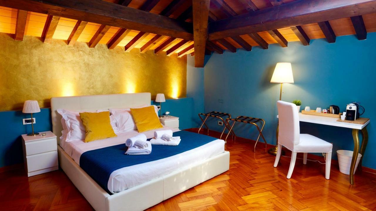 Habitación con cama grande