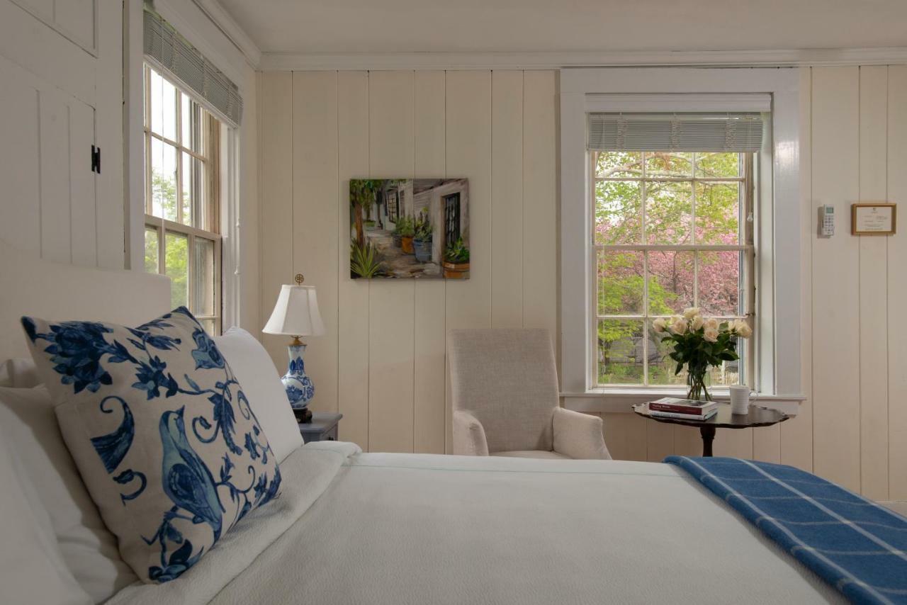 King Room with Twin Bed (Maximum 3 guests, Including Children)