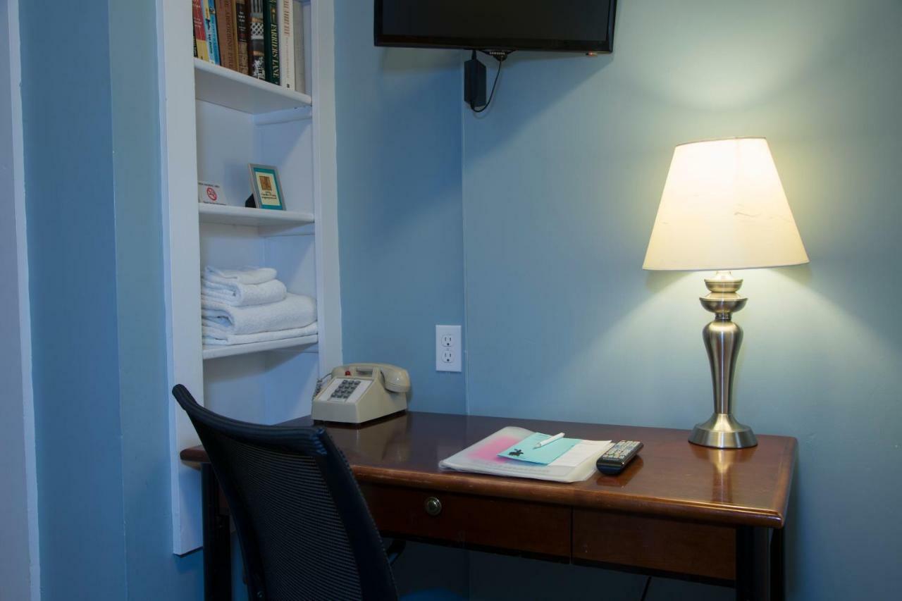 Single Room with Shared Bathroom,834086261:JPEG