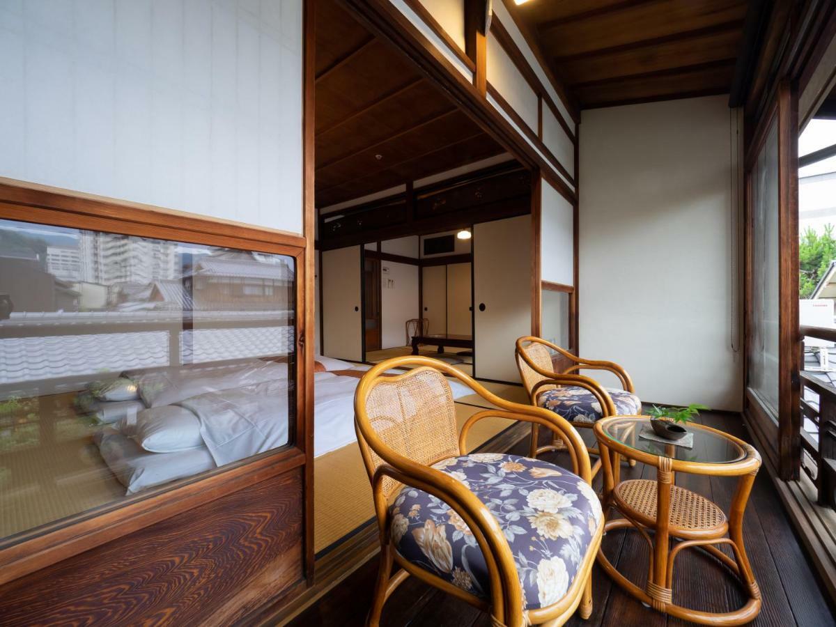 Japanese-Style Family Room