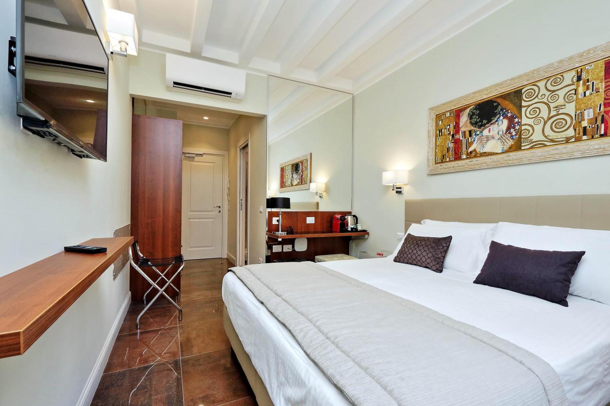 Deluxe Double or Twin Room City View