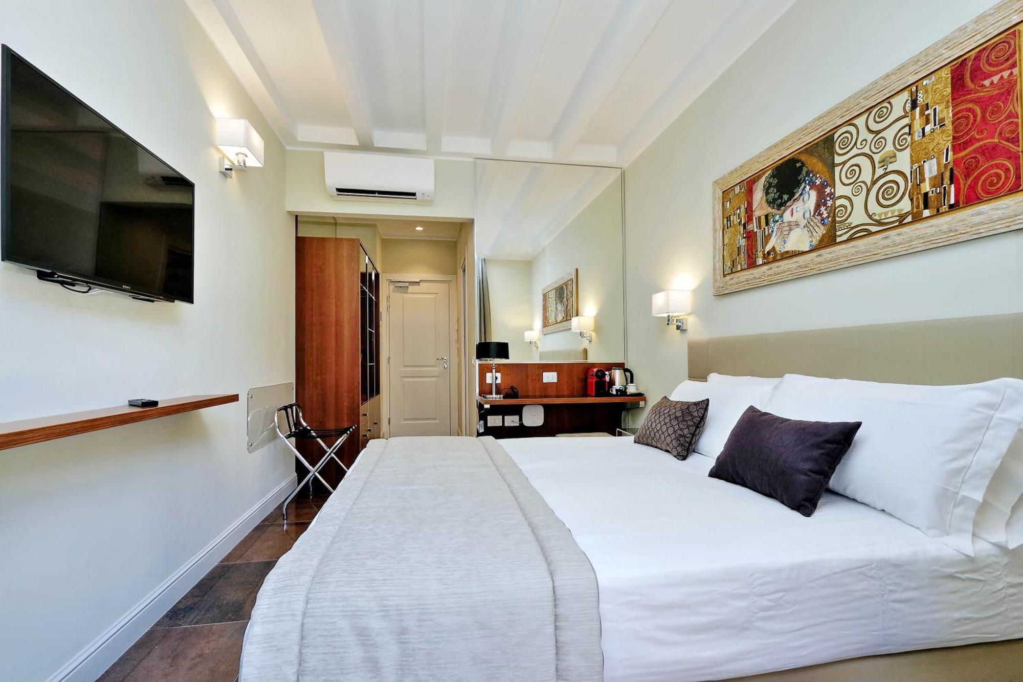 Deluxe Double or Twin Room City View