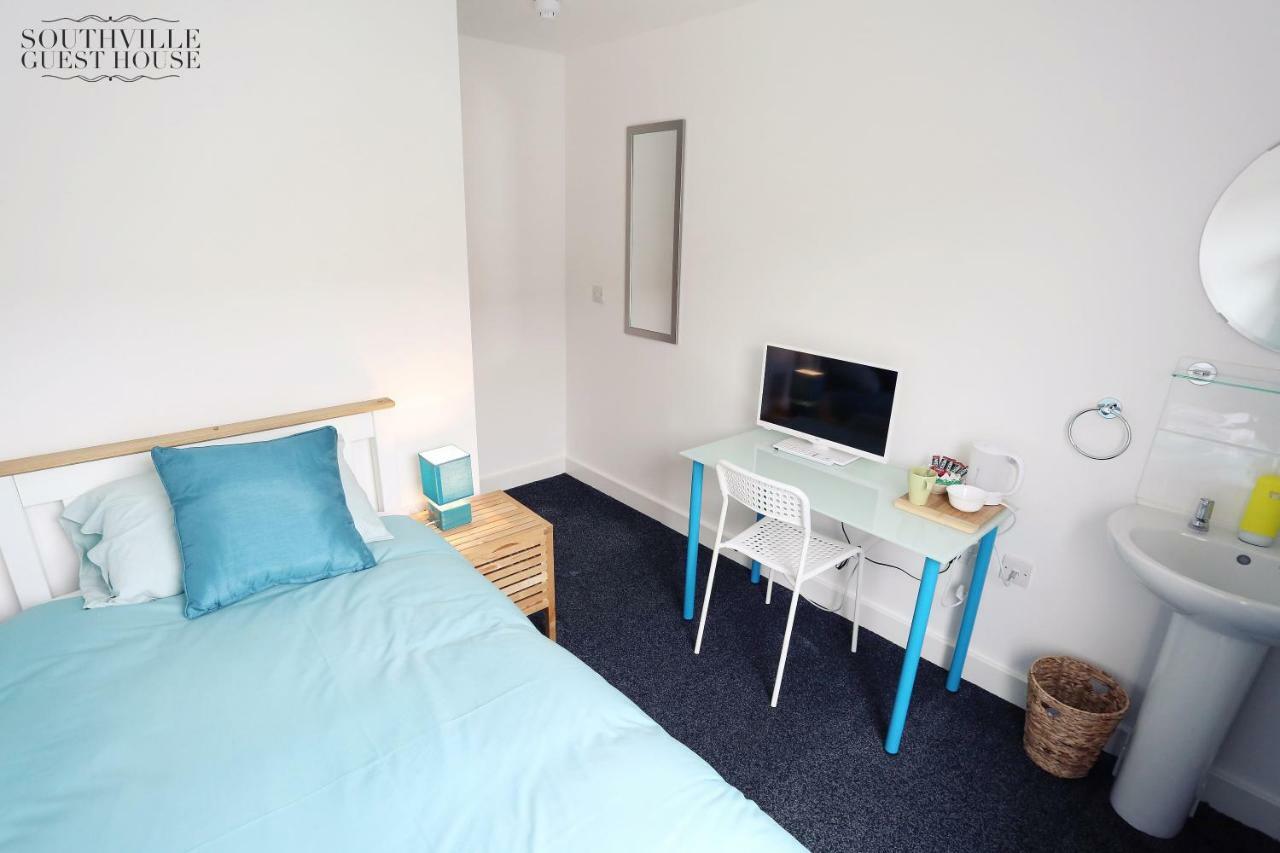 Single Room with Shared Bathroom,850696289:JPEG