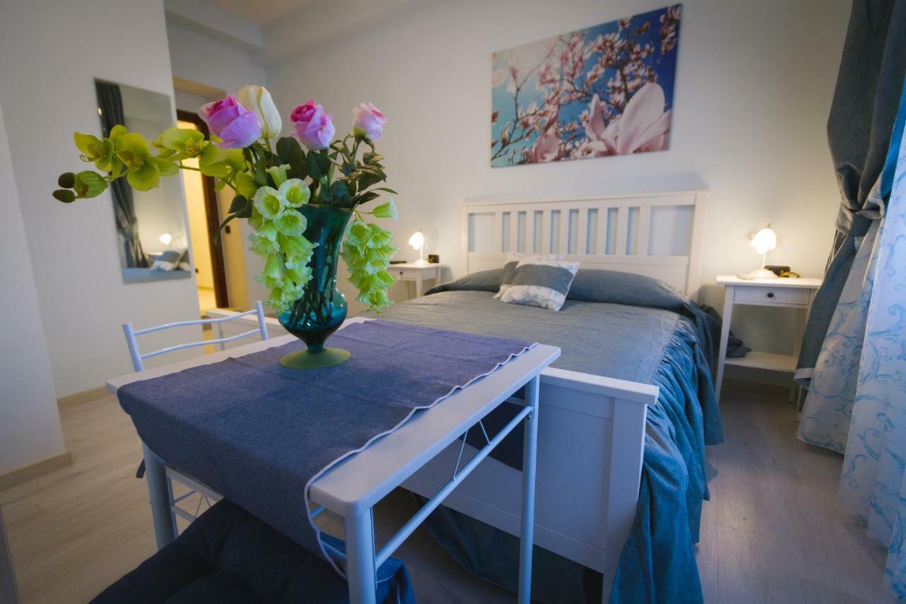 Double Room with Balcony,852154643:JPEG