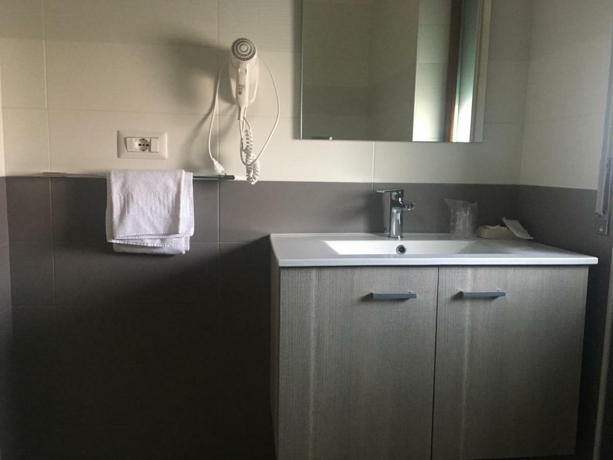 Single Room with Private Bathroom,851433518:JPEG