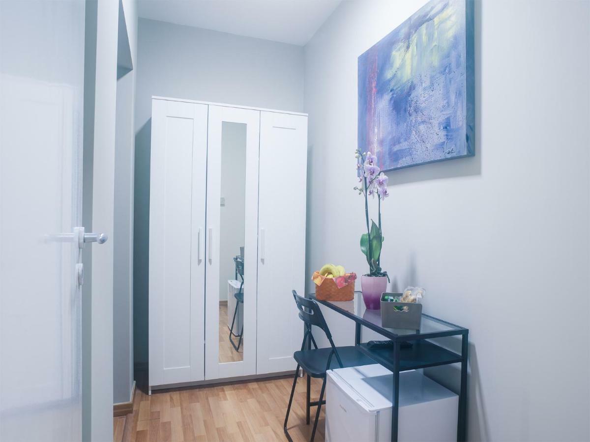 Family Room with Private External Bathroom,851738321:JPEG