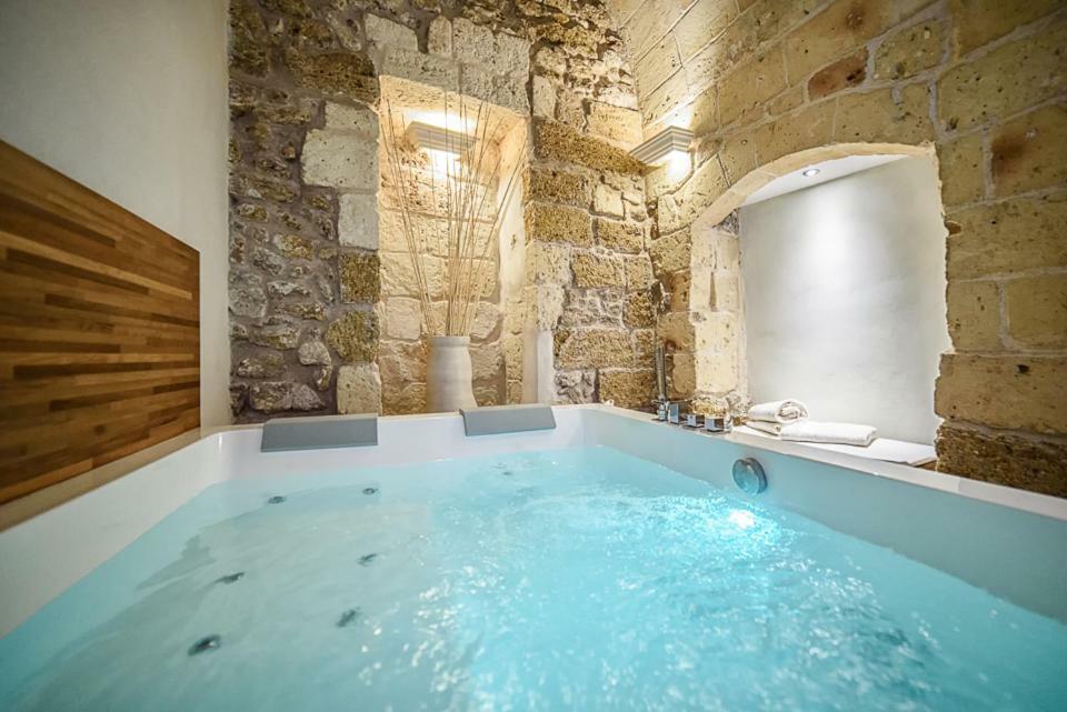 King Suite Spa Bath