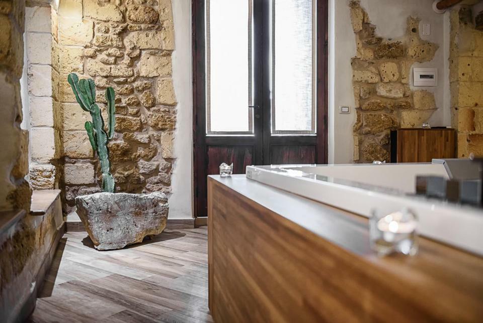 King Suite Spa Bath