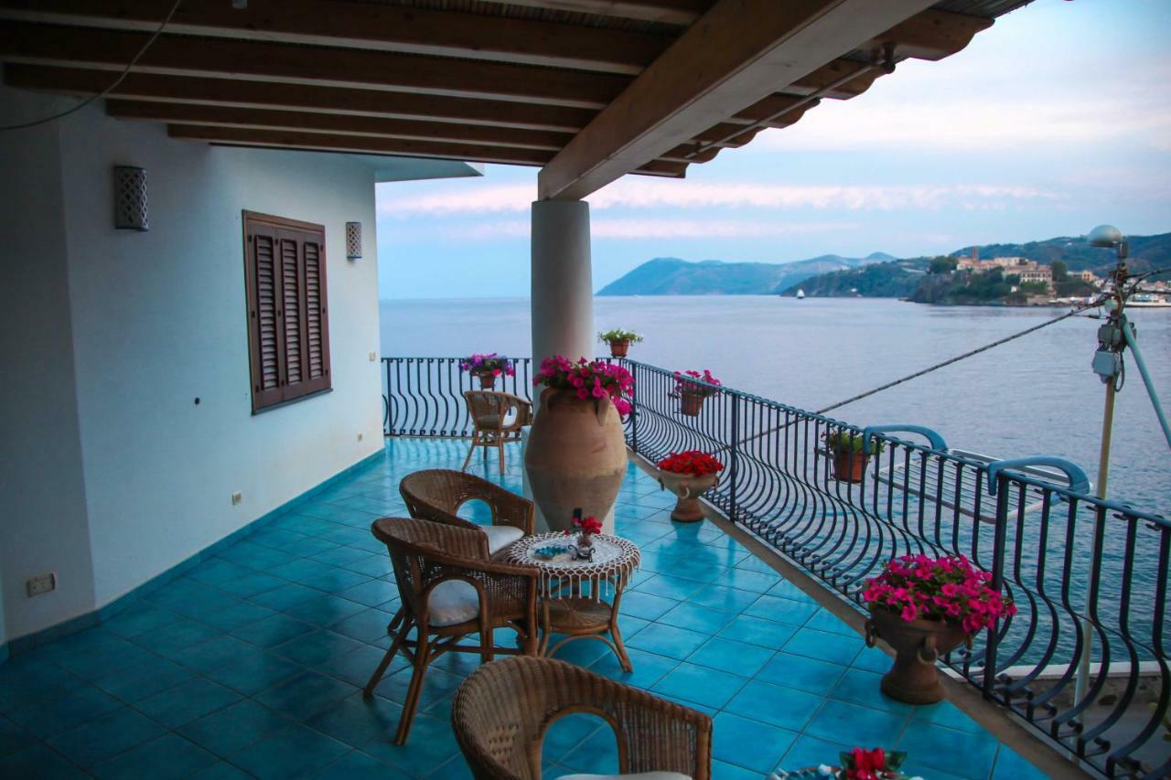 Double or Twin Room Side Sea View