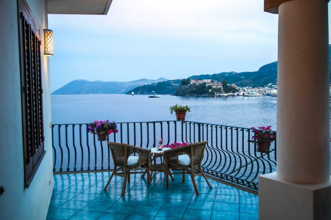 Double or Twin Room Side Sea View