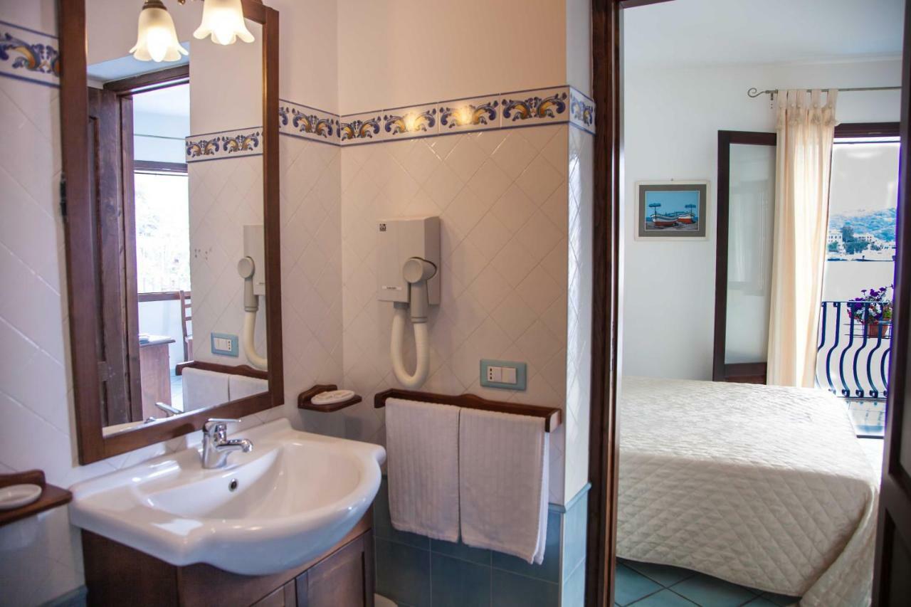 Double or Twin Room with Sea View