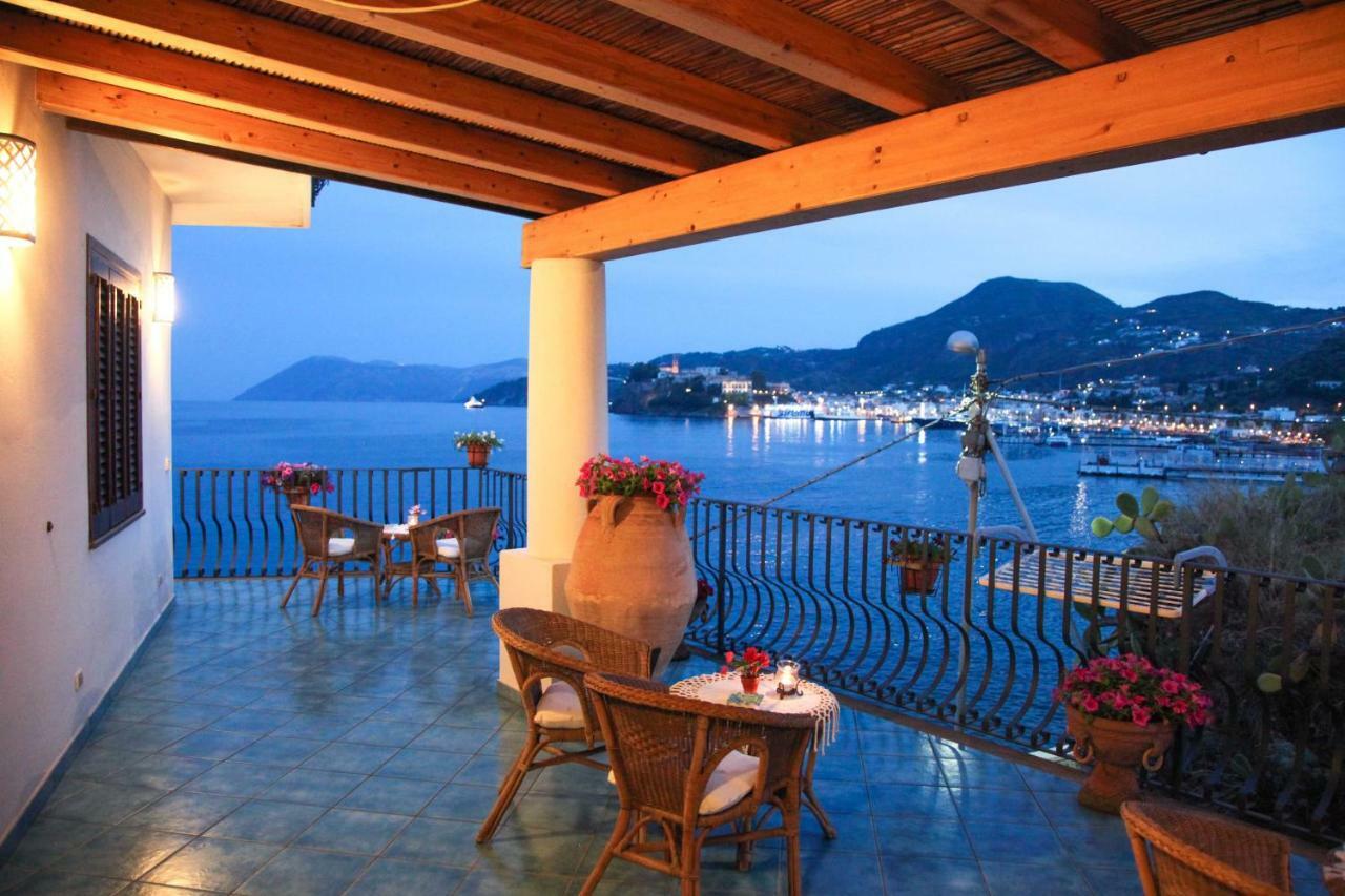Double or Twin Room Side Sea View