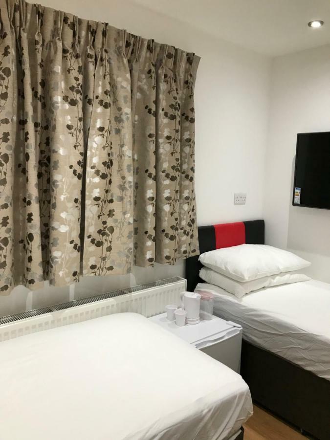 Twin Room with Shower