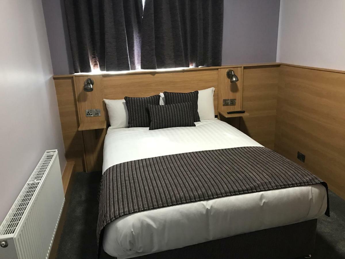Single Room with Private Bathroom,863616404:JPEG