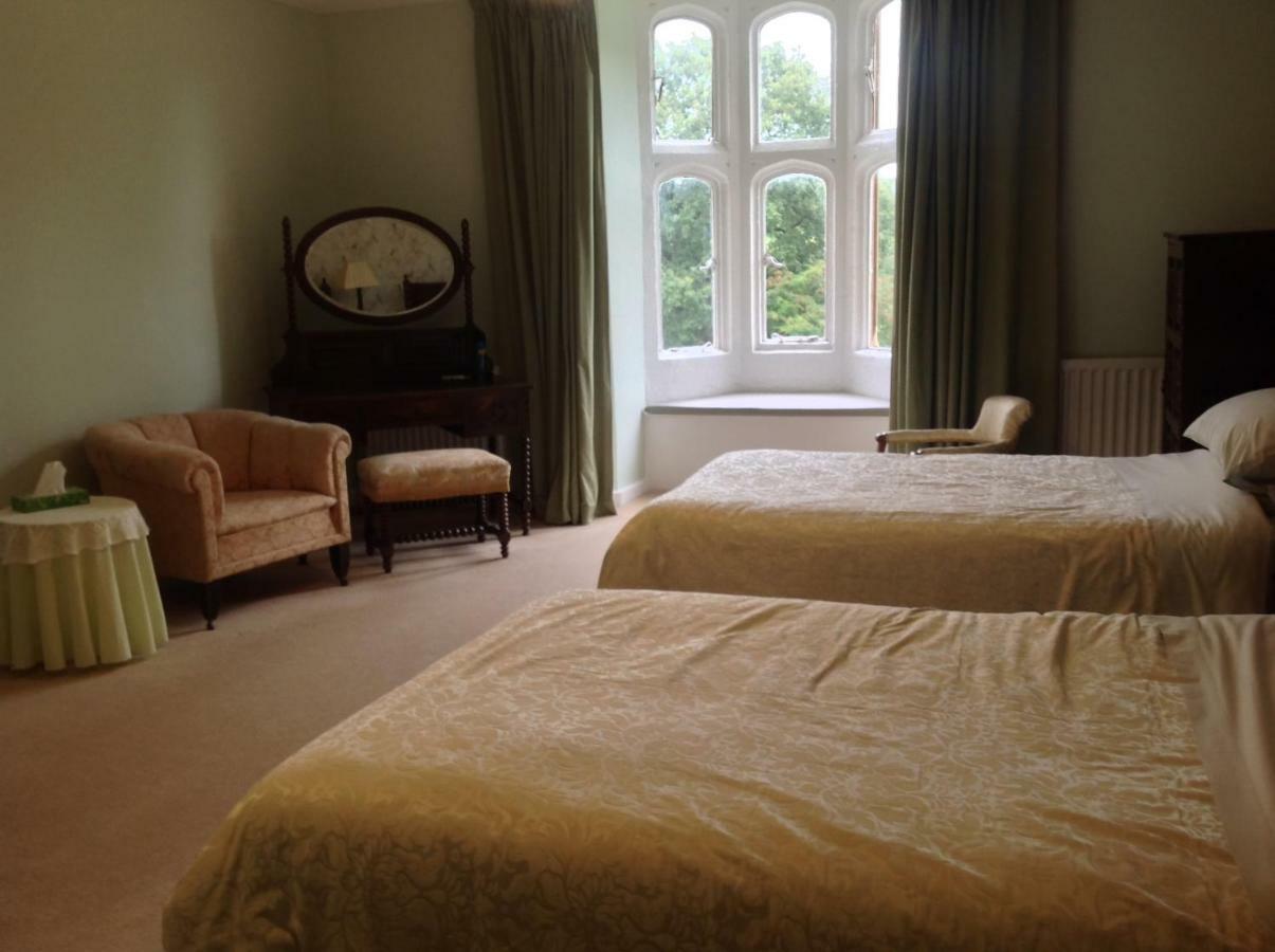 Twin Room with Private External Bathroom