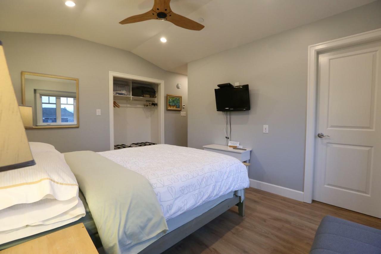 Queen Room with Garden View
