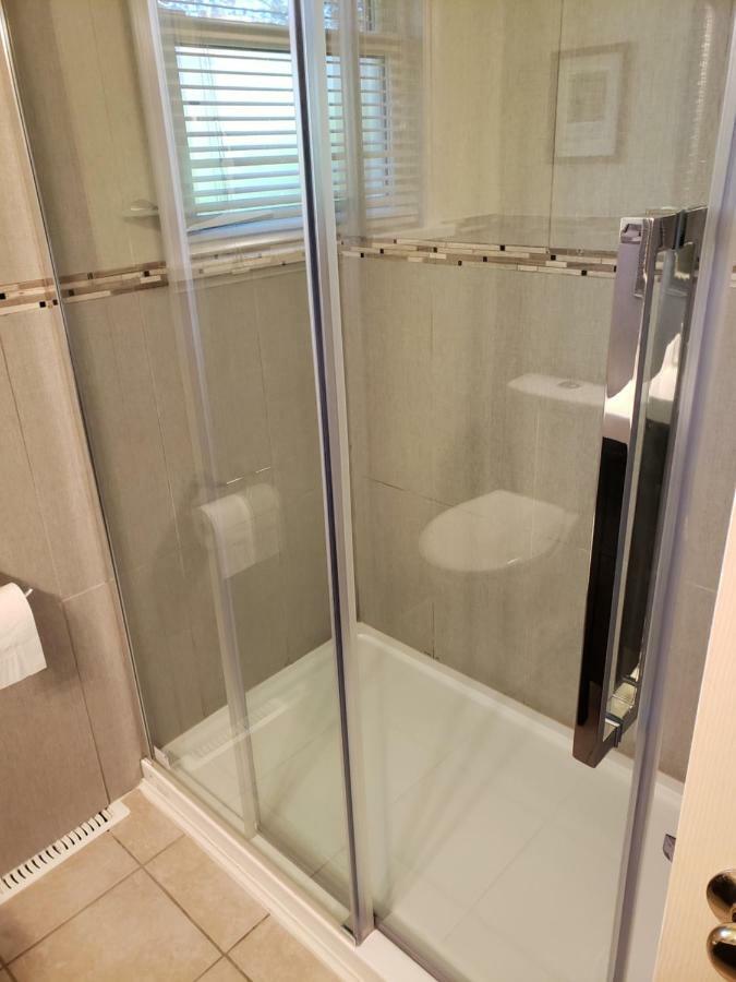 Deluxe Queen Suite