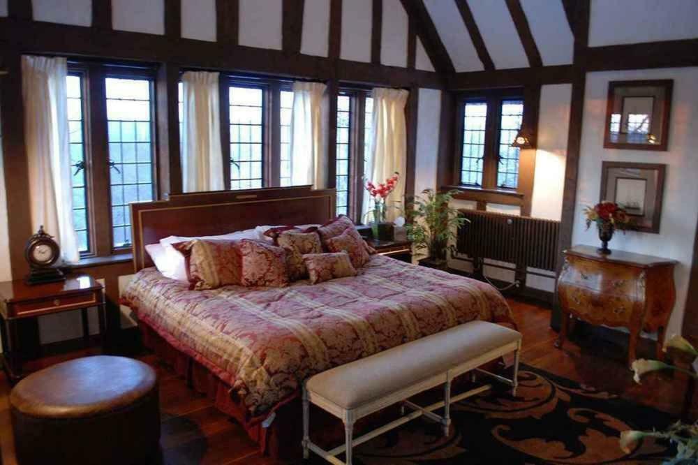 Deluxe King Suite