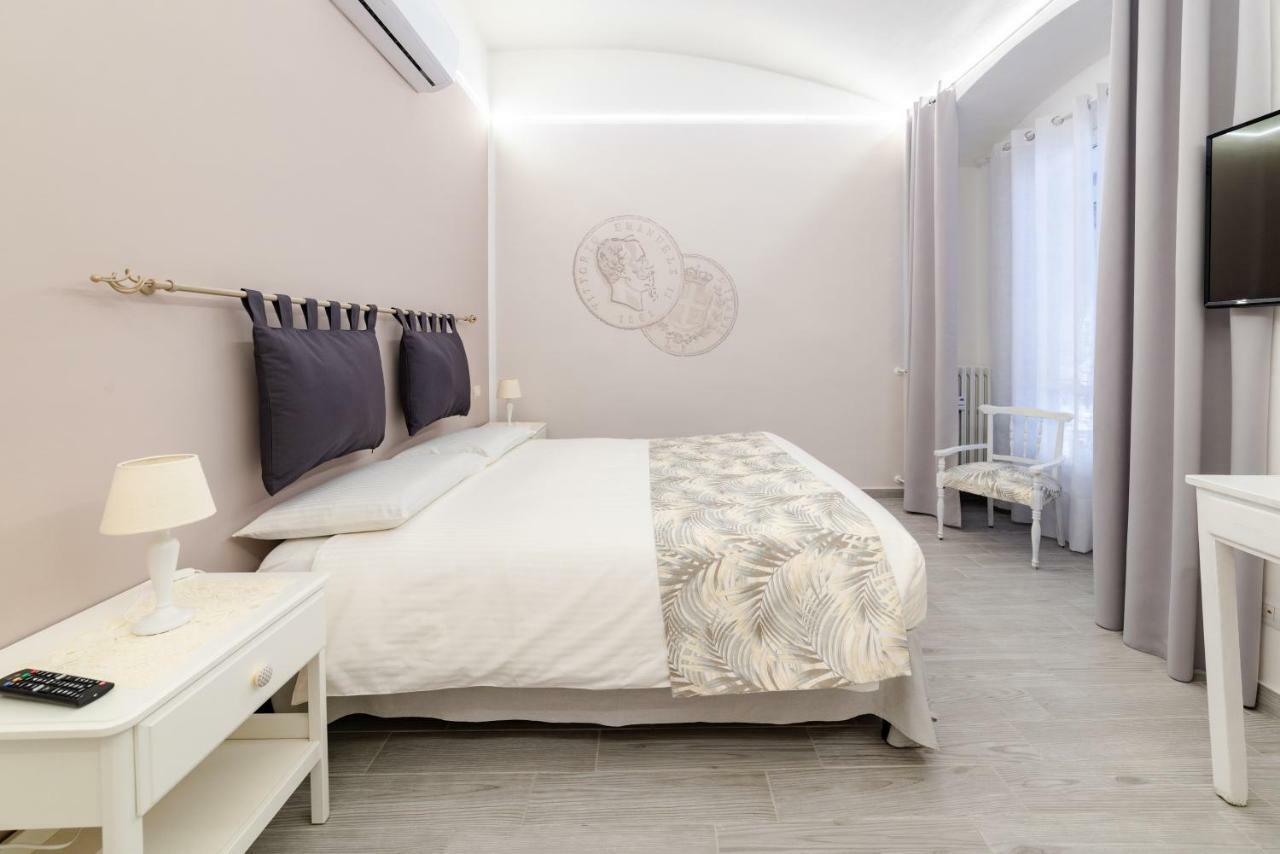 Double Room with Private Bathroom,935289259:JPEG