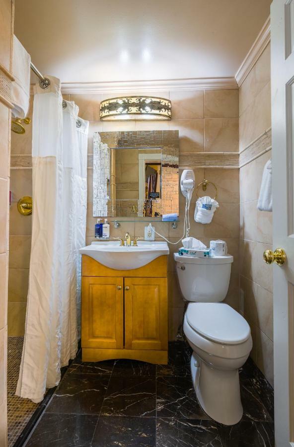 Luxury Queen Room