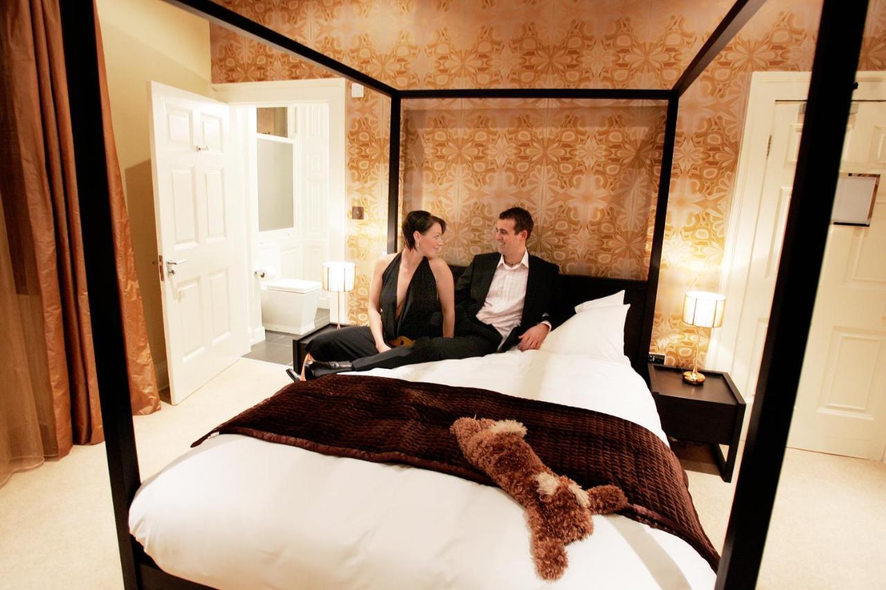 Double Room Four Poster Bed,48393604:JPEG